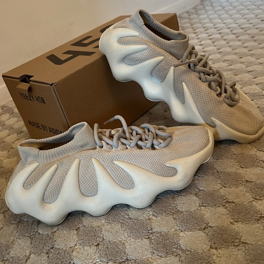Yeezy - Picture 2 of 8